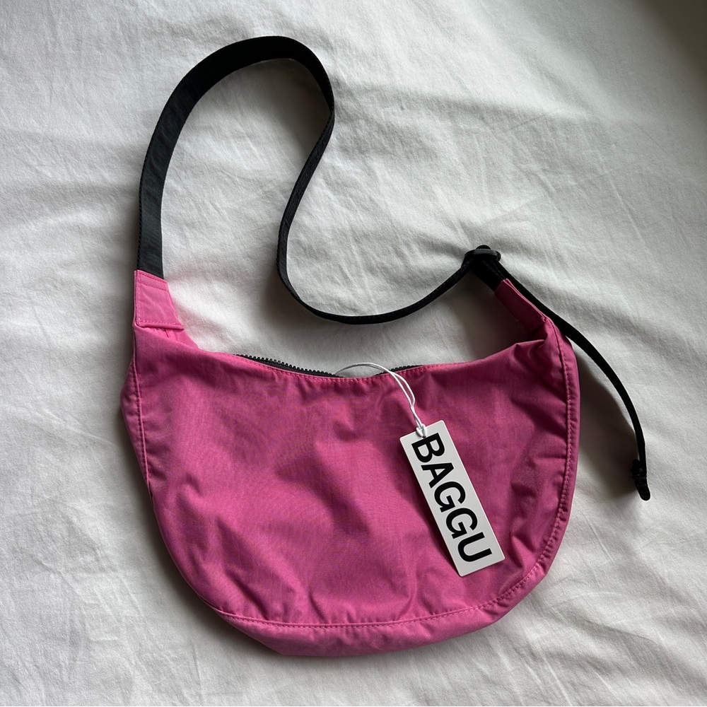 BAGGU Medium Nylon Crescent Bag (Extra Pink)